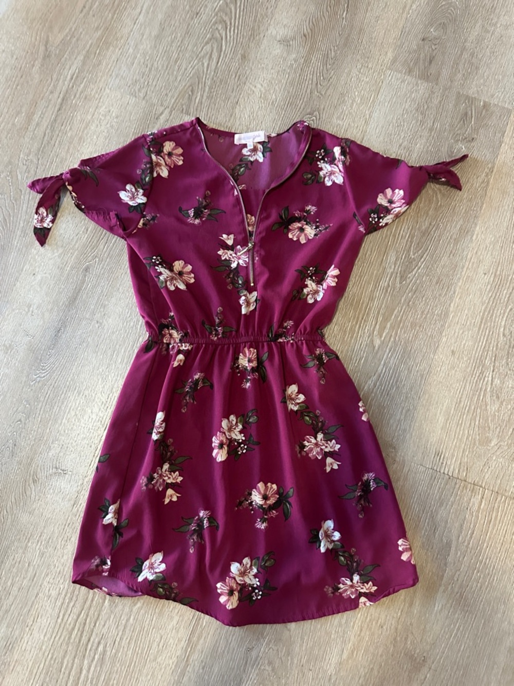 Stella Tweed Burgundy Floral Tie-Sleeve Casual Dress. ADORABLE